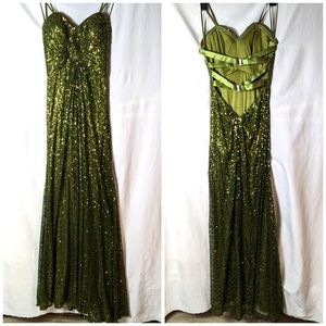La femme green sequin sweetheart neck lined side zip boned lowback ball gown sz4